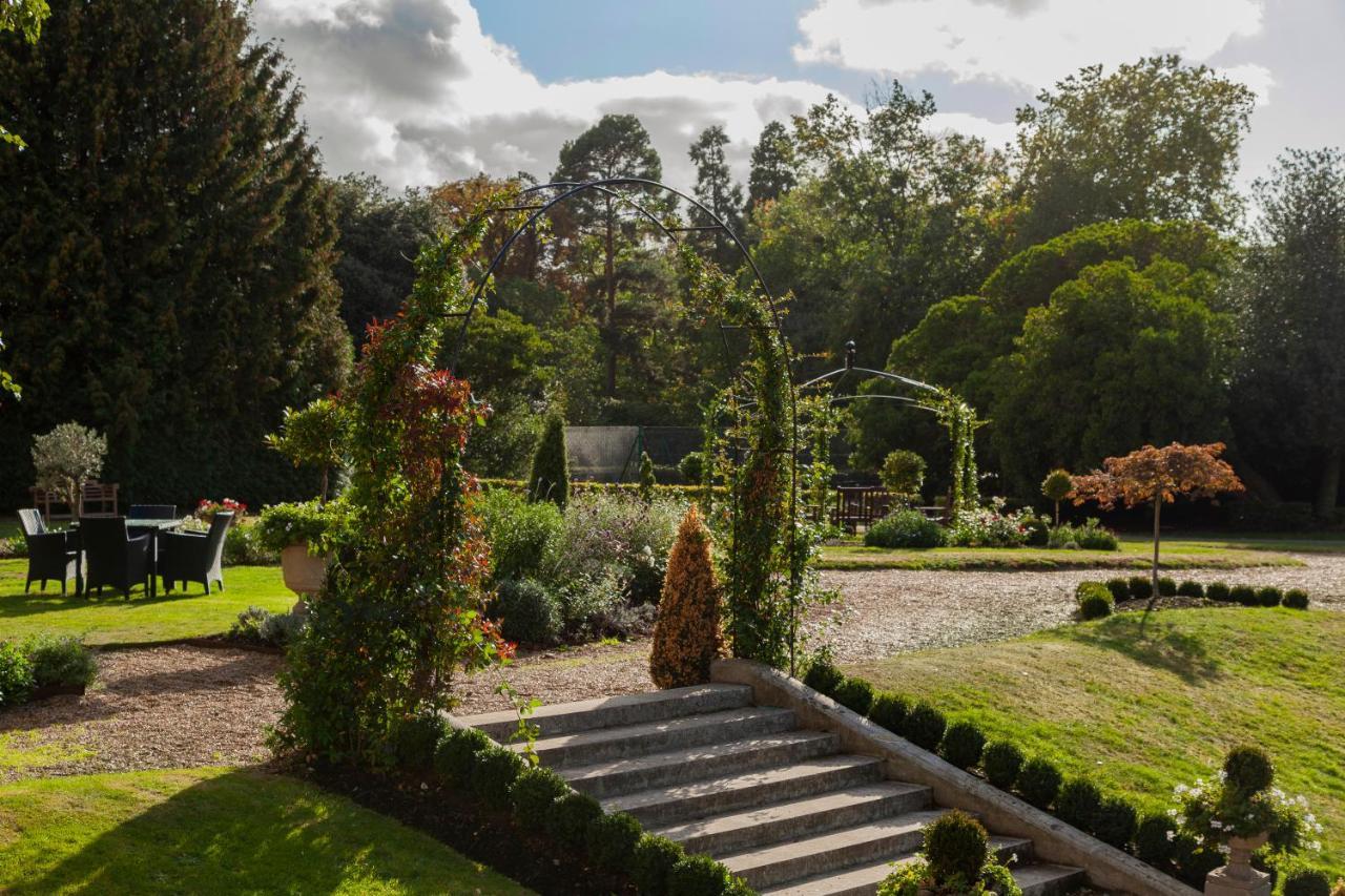 Oatlands Park Hotel Weybridge Eksteriør billede