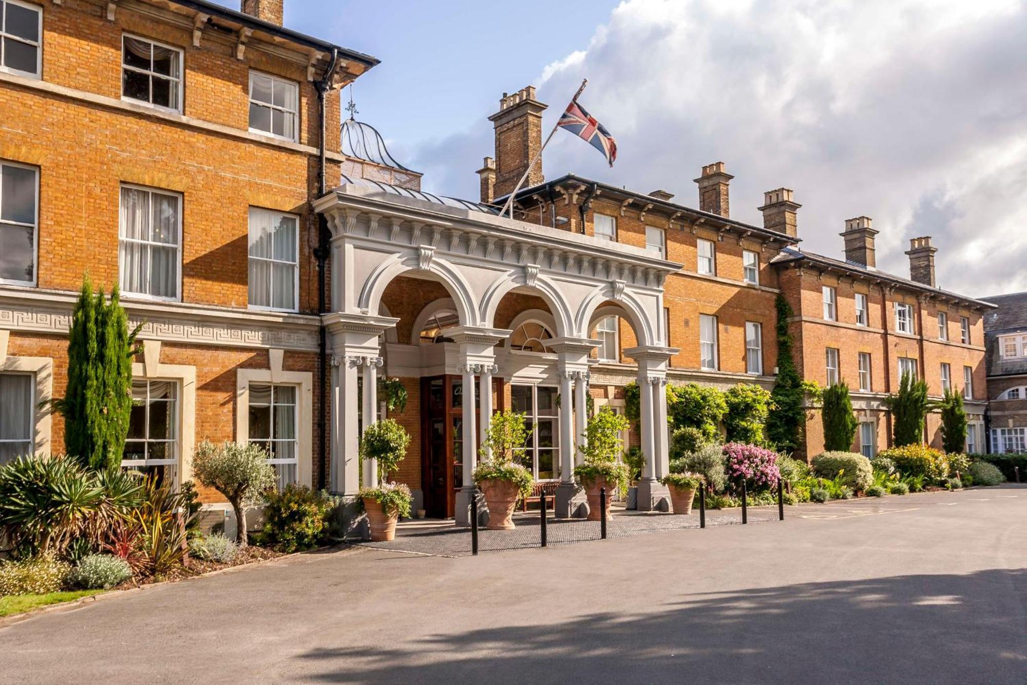 Oatlands Park Hotel Weybridge Eksteriør billede