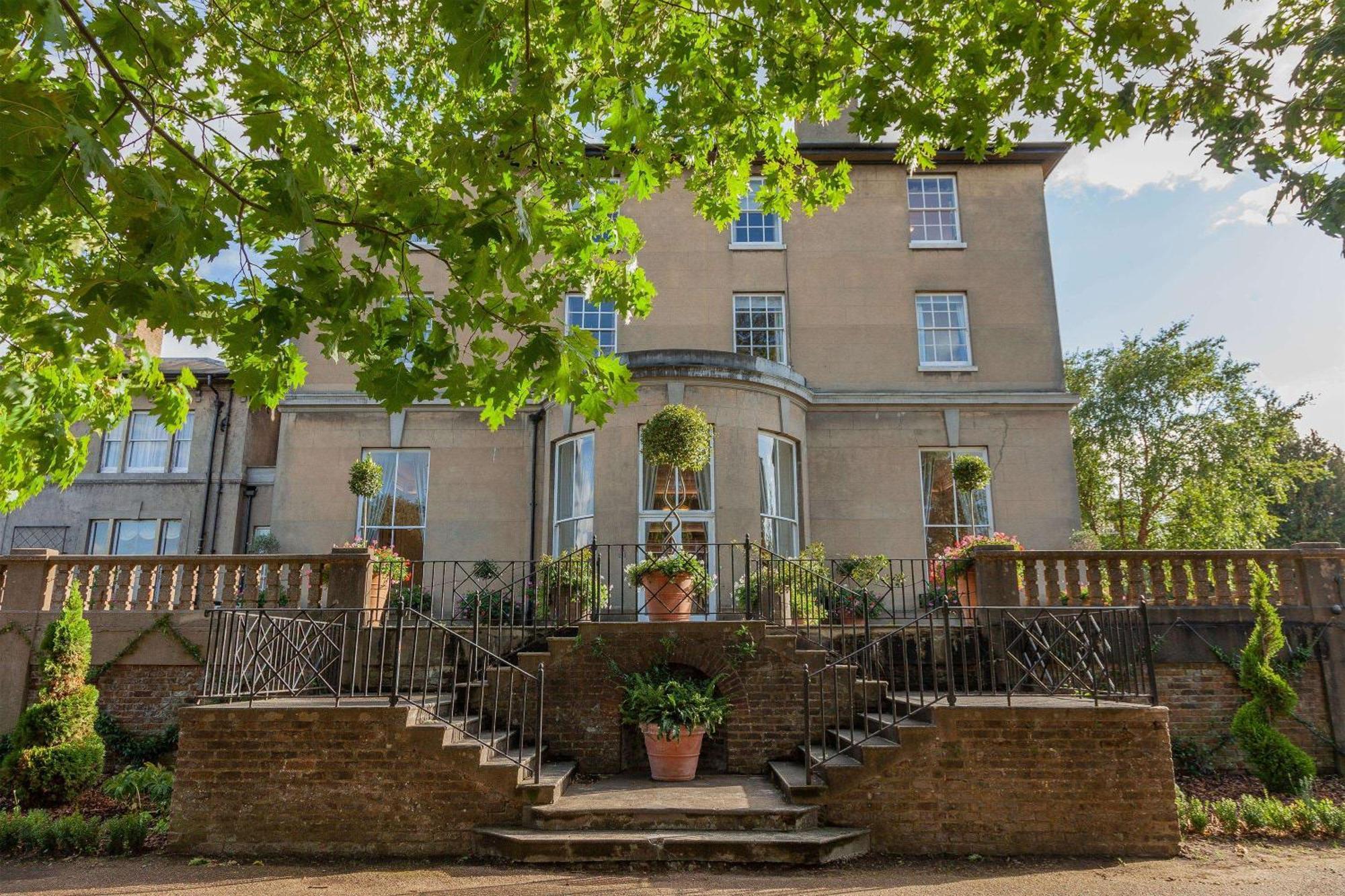 Oatlands Park Hotel Weybridge Eksteriør billede
