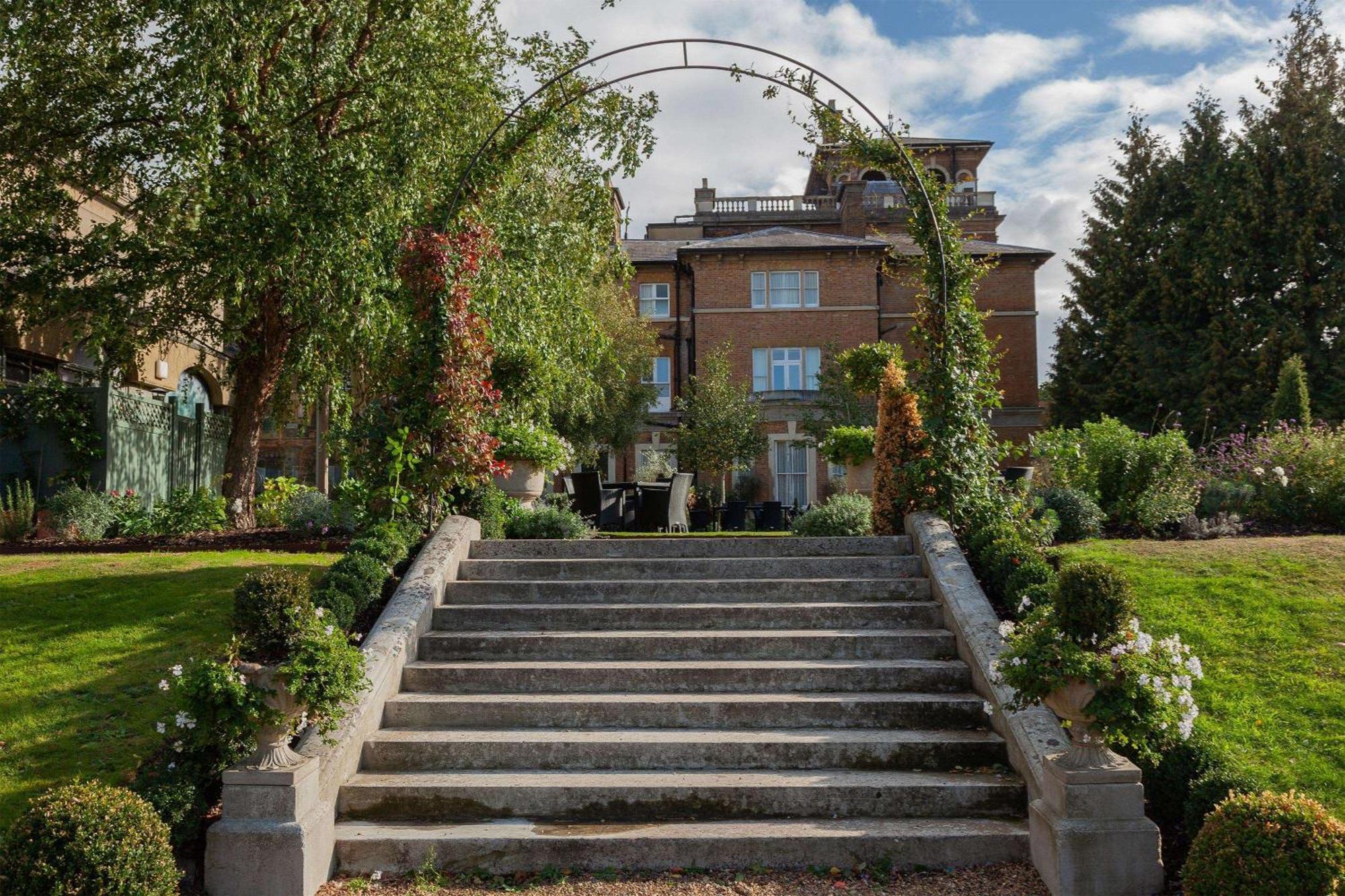 Oatlands Park Hotel Weybridge Eksteriør billede