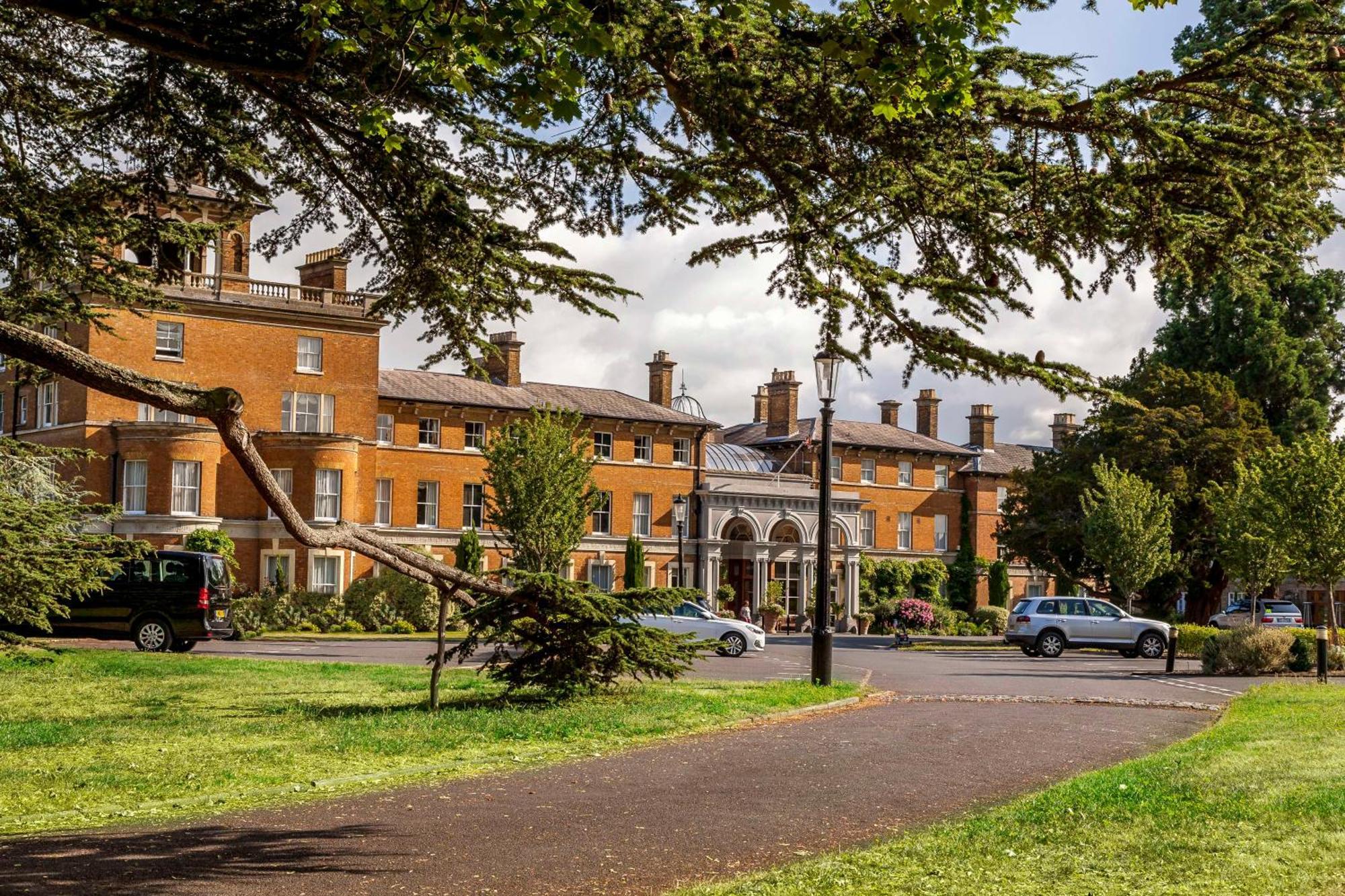 Oatlands Park Hotel Weybridge Eksteriør billede