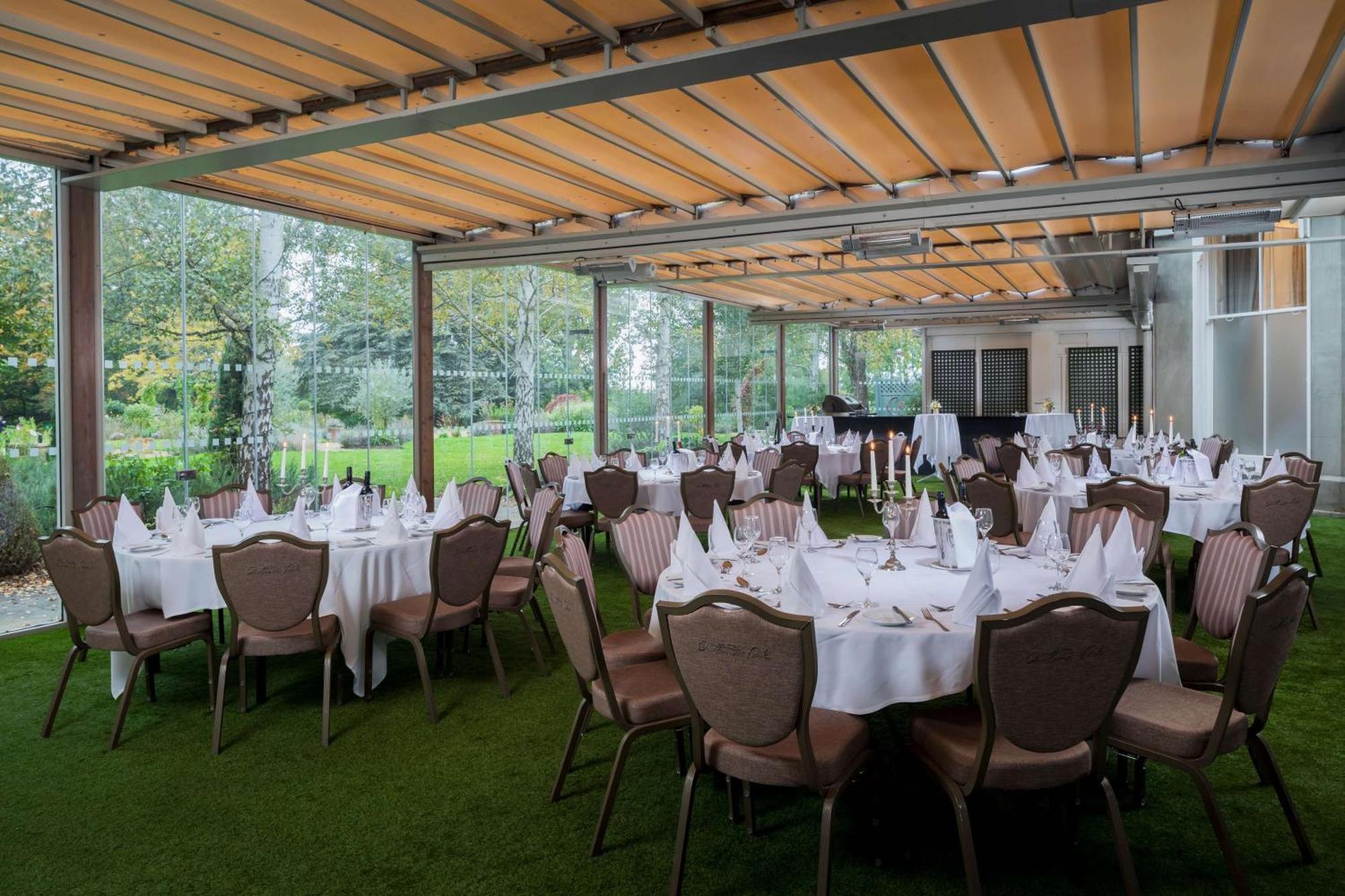 Oatlands Park Hotel Weybridge Eksteriør billede